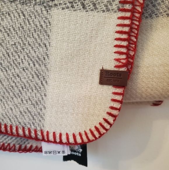 Roots winter scarf - Picture 3 of 3